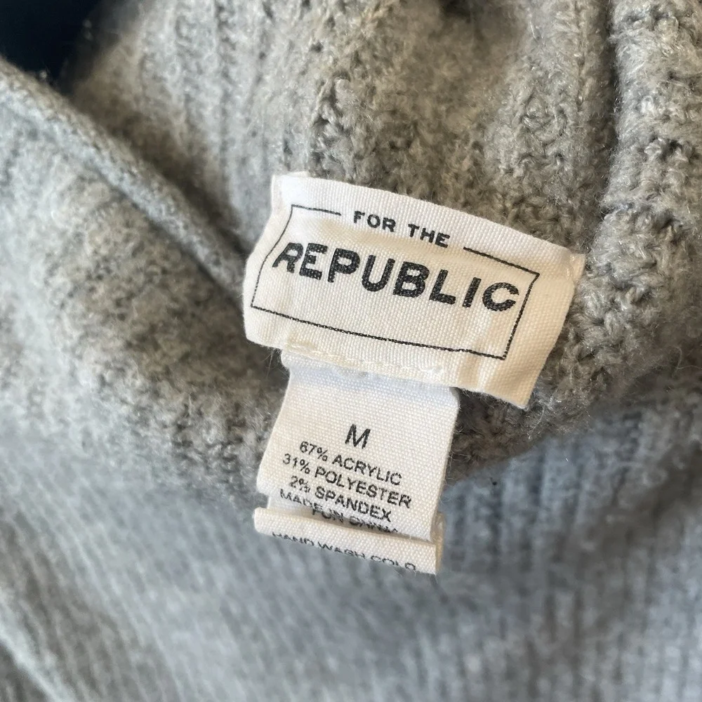 For The Republic Gray Mock Neck Long Sleeve Sweater Women's‎ Size Medium